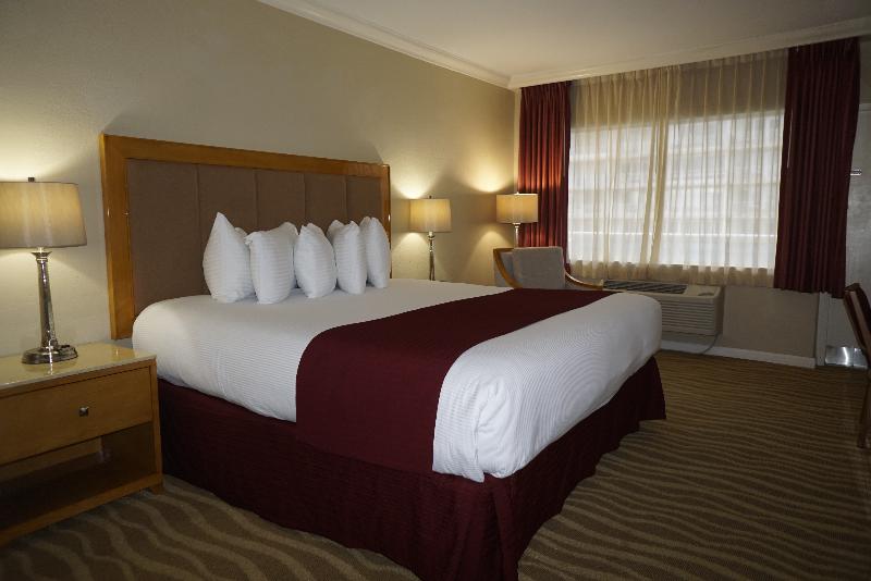 اتاق لوکس با تخت بزرگ, Ocean Sky Hotel & Resort