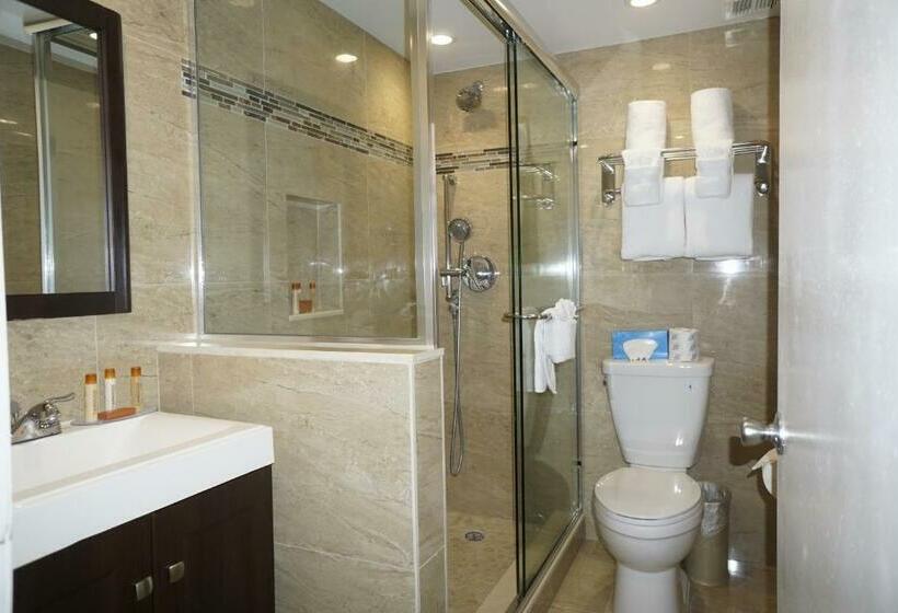 اتاق لوکس با تخت بزرگ, Ocean Sky Hotel & Resort
