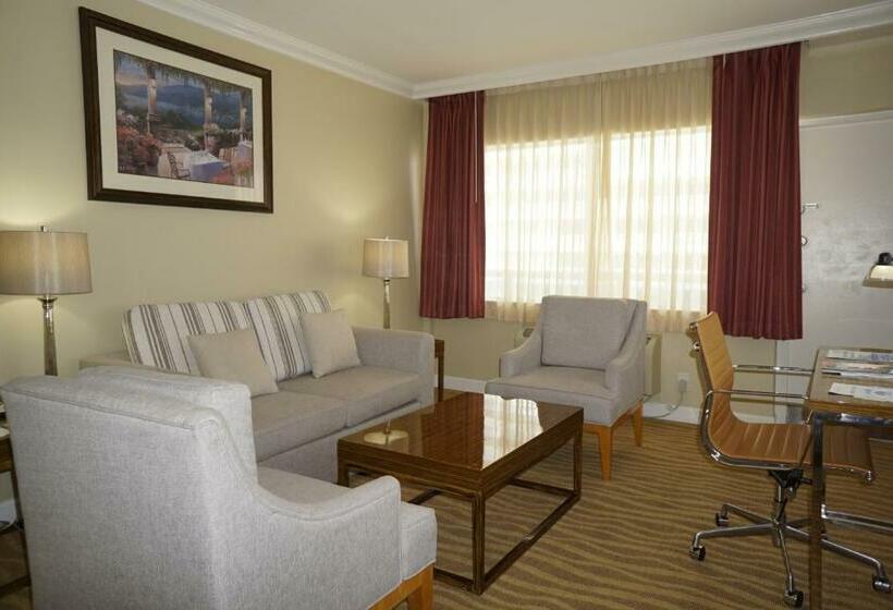 سوییت با چشم‌انداز دریا, Ocean Sky Hotel & Resort