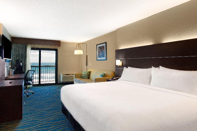 اتاق استاندارد با تخت بزرگ برای معلولان, Holiday Inn Express & Suites Oceanfront Daytona Beach Shores, An Ihg