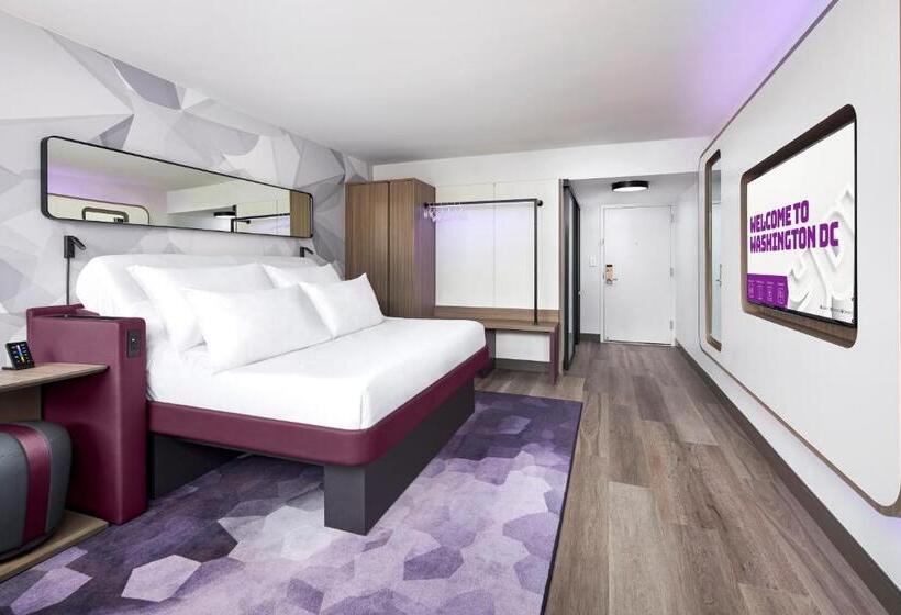 Standard Room King Bed Adapted for people with reduced mobility, Yotel Washington Dc