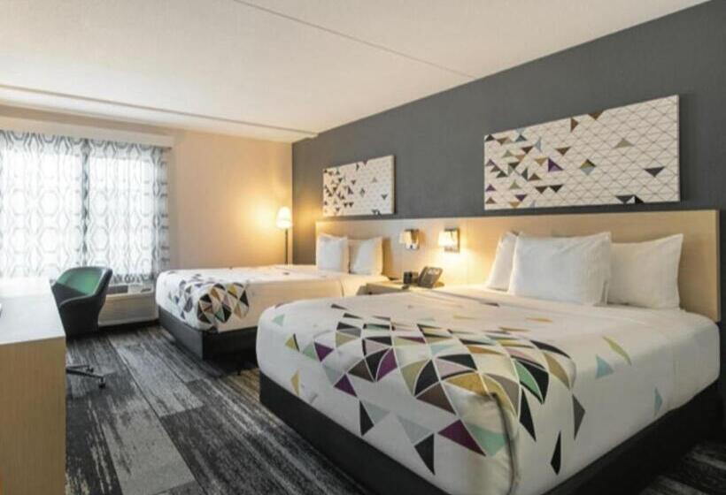 Chambre Standard Adaptée aux Personnes à Mobilité Réduite, Baymont By Wyndham White Plains  Elmsford