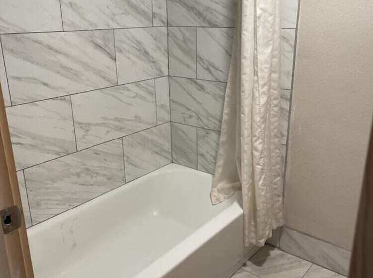 اتاق لوکس, Bear Mount Inn & Suites