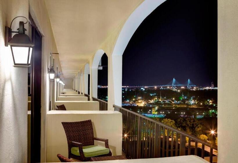 اتاق استاندارد با تخت بزرگ, Charleston Marriott