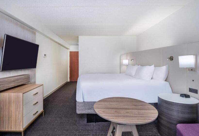 高级客房, Crowne Plaza Milwaukee South, An Ihg
