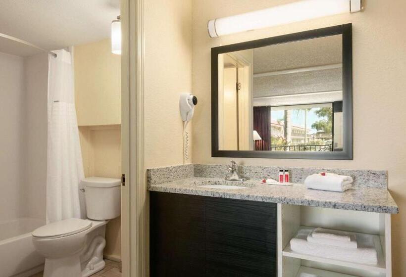 اتاق استاندارد با تخت بزرگ, Days Inn By Wyndham Clearwater/central