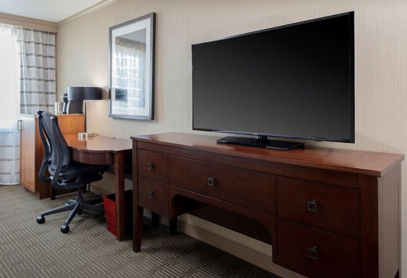 Deluxe Room Adapted for people with reduced mobility, Doubletree By Hilton Burlington Vermont