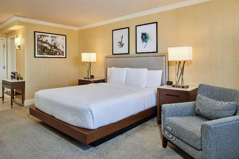 带大床的套房, Doubletree By Hilton Hotel Salt Lake City Airport
