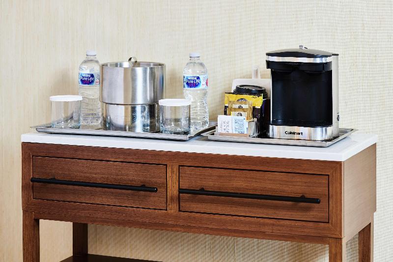 带大床的套房, Doubletree By Hilton Hotel Salt Lake City Airport