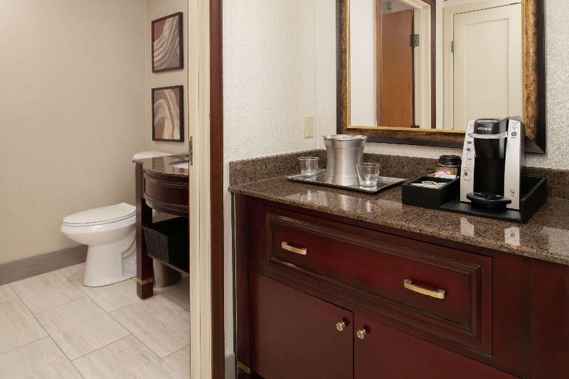 اتاق اجرایی با تخت بزرگ, Hilton Bellevue
