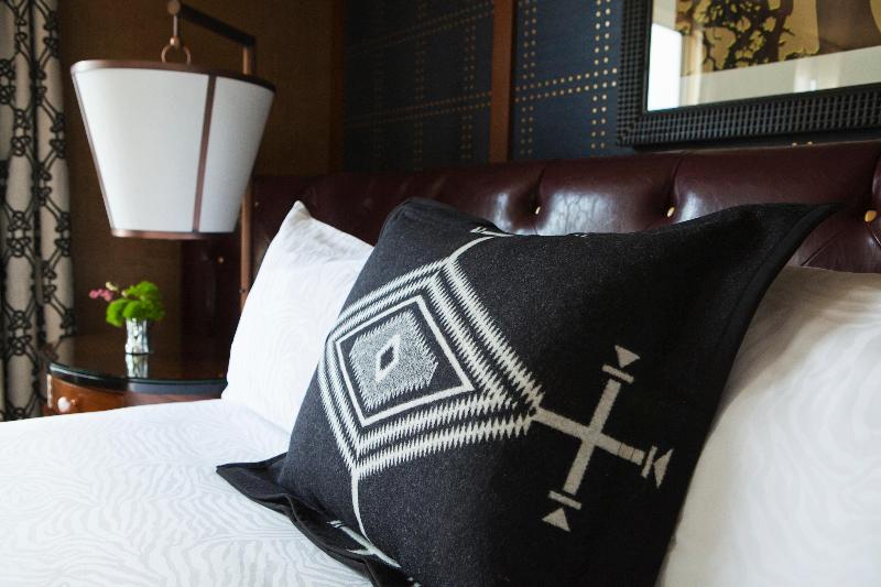 سوئیت با تخت بزرگ, Kimpton Riverplace Hotel, An Ihg