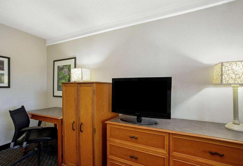 اتاق استاندارد با تخت بزرگ برای معلولان, La Quinta Inn By Wyndham Tucson East