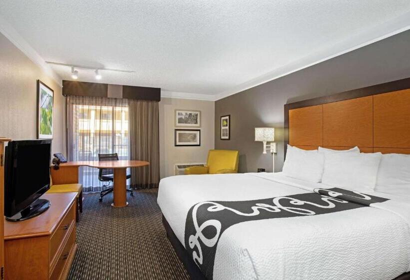 اتاق استاندارد با تخت بزرگ برای معلولان, La Quinta Inn By Wyndham Tucson East
