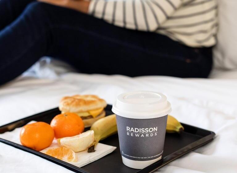 اتاق استاندارد با تخت بزرگ, Radisson  Bismarck