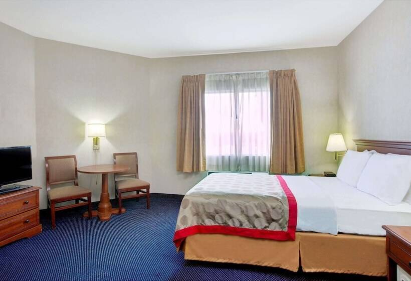 Standard Room Double Bed Adapted for people with reduced mobility, Ramada By Wyndham Hawthorne/lax