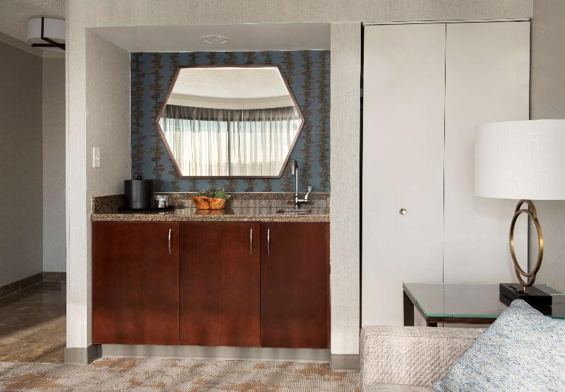 اتاق استاندارد با تخت بزرگ, Ramada Plaza By Wyndham Garden Grove/anaheim South