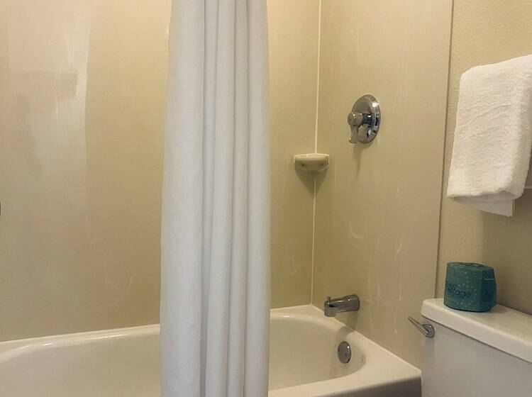 اتاق لوکس, Red Roof Inn Buffalo  Niagara Airport