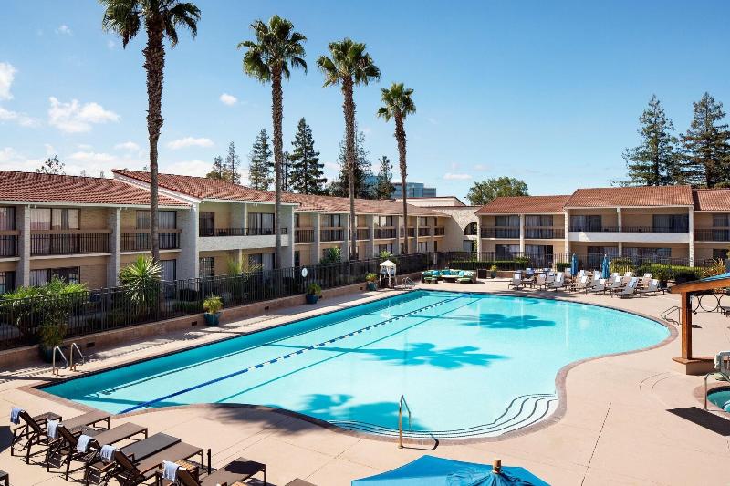 غرفة قياسية مطلّة علي حمام السباحة, Santa Clara Marriott