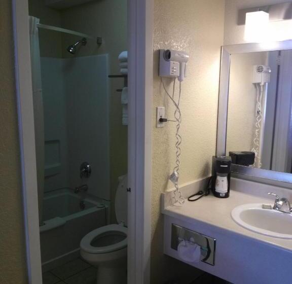 اتاق استاندارد با تخت بزرگ, Super 8 By Wyndham Kerrville Tx