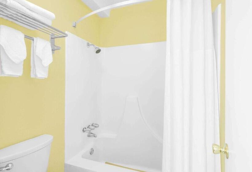 اتاق استاندارد با تخت بزرگ, Super 8 By Wyndham Kerrville Tx