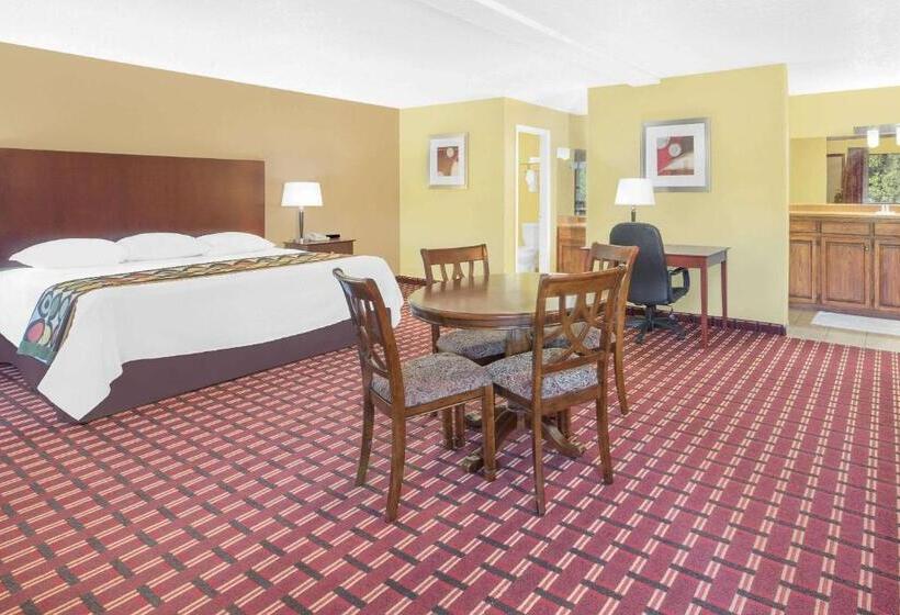 Suite Kingsize Bett, Super 8 By Wyndham Kerrville Tx