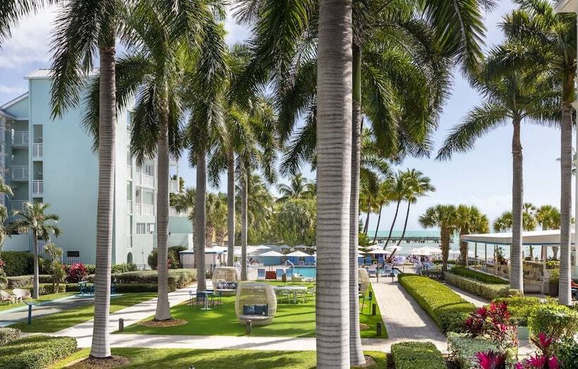 استودیوی استاندارد با تخت دوبل, The Reach Key West, Curio Collection By Hilton