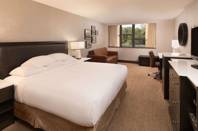اتاق استاندارد با تخت دوبل برای معلولان, The Saratoga Hilton