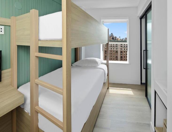 اتاق استاندارد با چشم‌انداز رودخانه, Riverside Tower Hotel