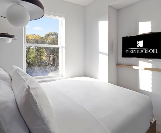 اتاق استاندارد با چشم‌انداز دریاچه, Riverside Tower Hotel