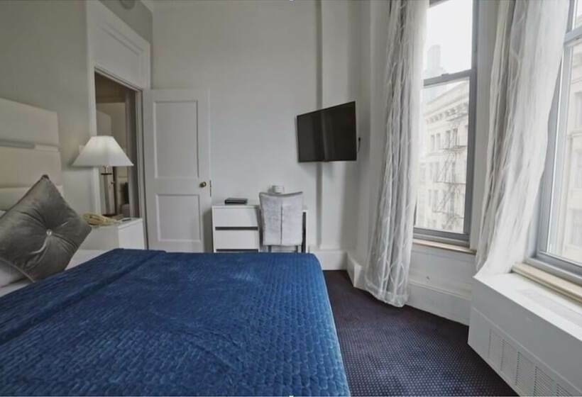 سوییت خانوادگی, Congress Plaza Hotel Chicago
