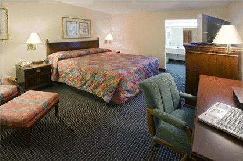 Standard Room King Size Bed, Americas Best Value Inn Laredo