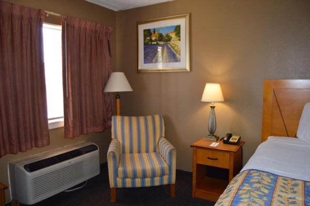 Standard Room King Size Bed, Americas Best Value Inn Laredo