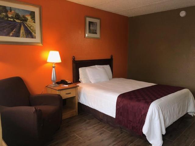 Standard Room Adapted for people with reduced mobility, Americas Best Value Inn Laredo