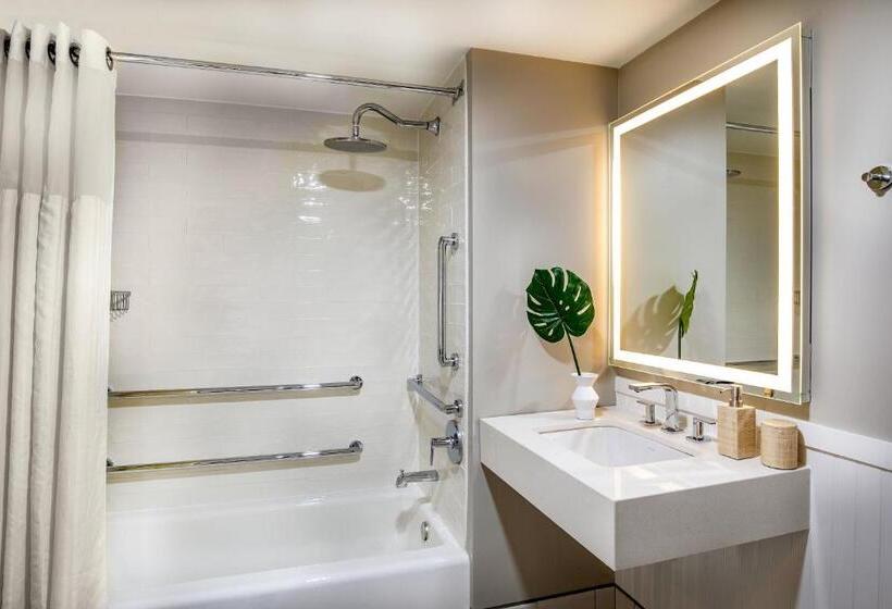 اتاق استاندارد با چشم‌انداز شهر, Ashore Resort & Beach Club