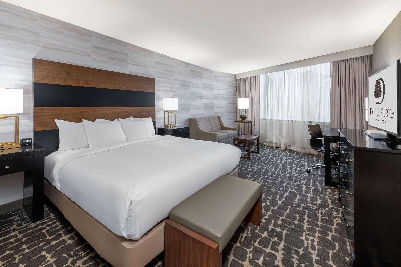 Standard Room King Size Bed, Doubletree By Hilton Denver Aurora