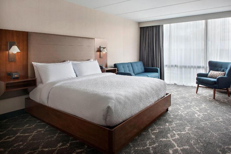 اتاق استاندارد با تخت بزرگ, Four Points Philadelphia Northeast