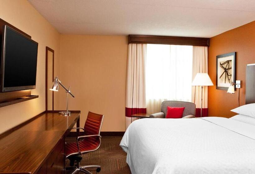 Standard Room Queen Bed Adapted for people with reduced mobility, Four Points By Sheraton Saginaw