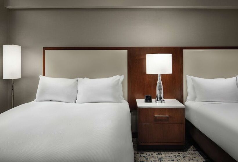 غرفه قياسيه سريرين مزدوجين, Hilton Boston Logan Airport