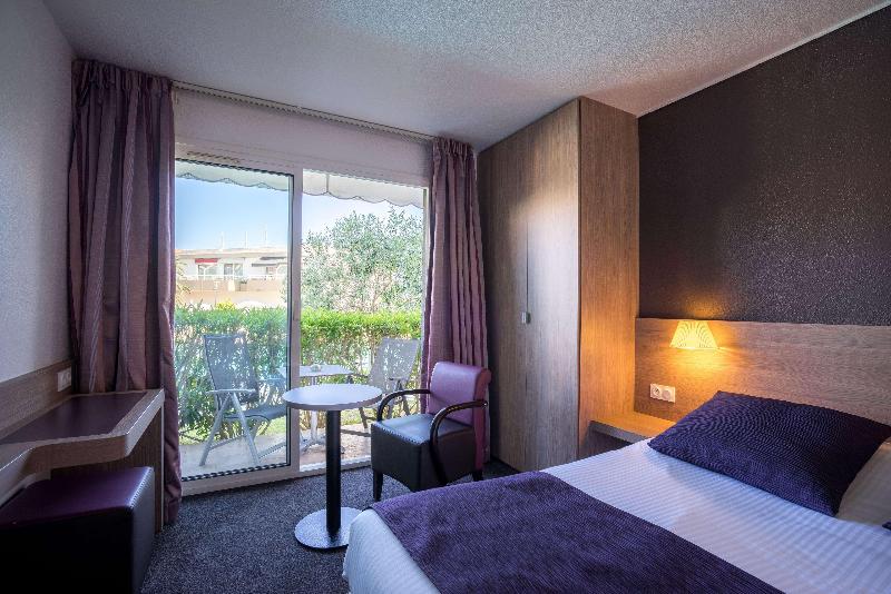 اتاق اجرایی, Hilton St. Louis Frontenac