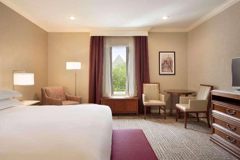 اتاق لوکس, Hilton St. Louis Frontenac