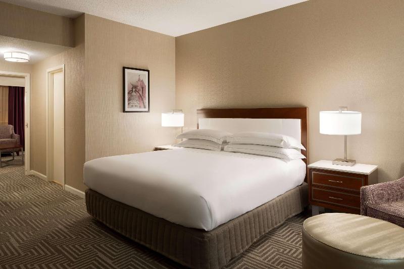اتاق لوکس, Hilton St. Louis Frontenac