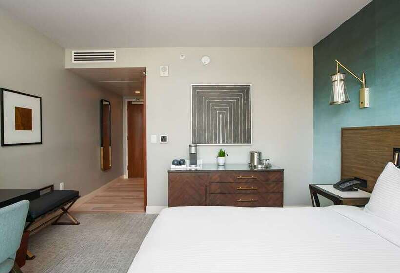 اتاق لوکس با تخت بزرگ, Hilton St. Louis Frontenac