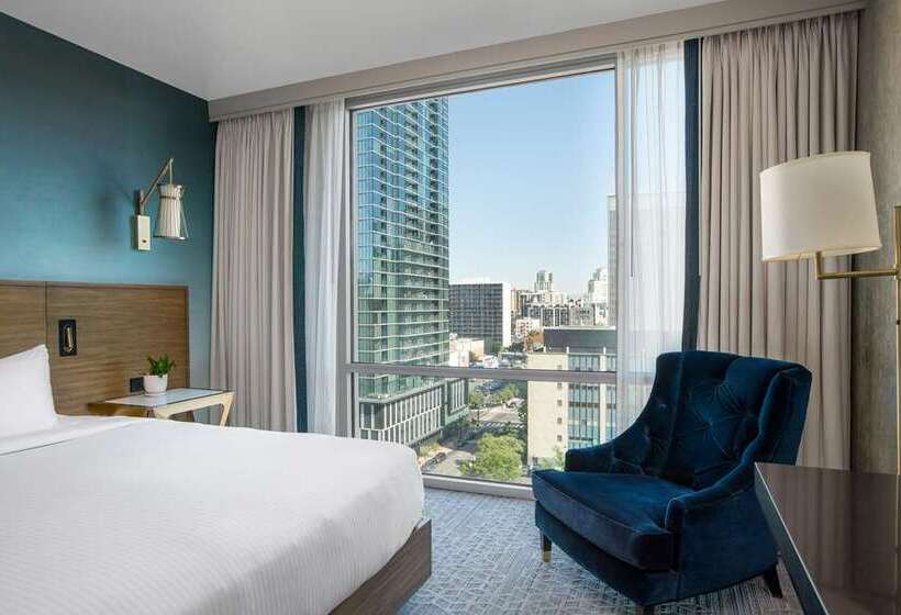 اتاق لوکس با تخت بزرگ, Hilton St. Louis Frontenac