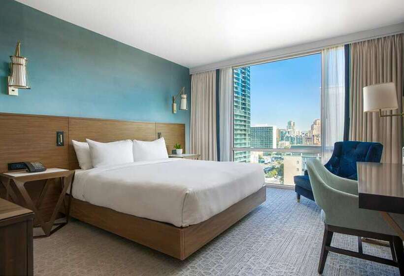 اتاق لوکس با تخت بزرگ, Hilton St. Louis Frontenac