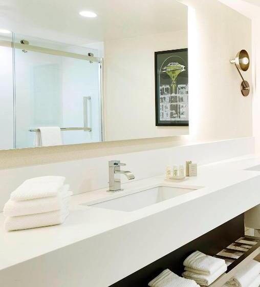 اتاق استاندارد با تخت بزرگ, Renaissance St. Louis Airport