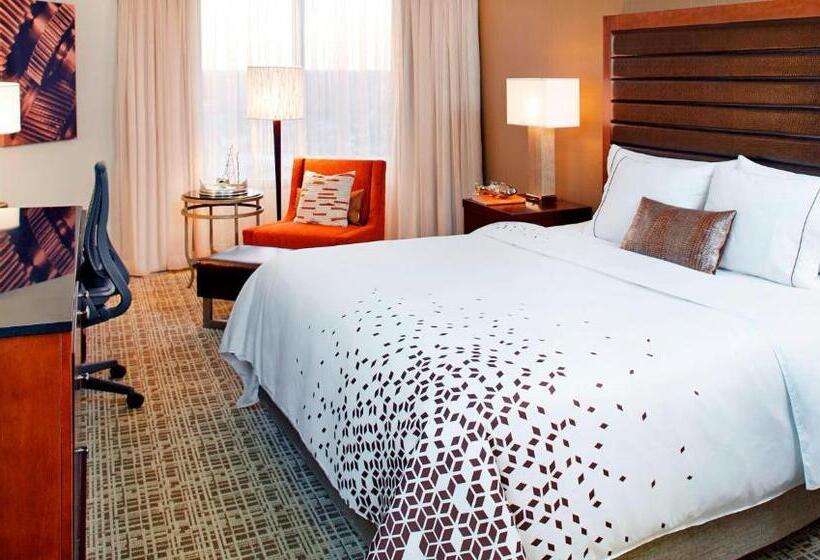 اتاق استاندارد با تخت بزرگ, Renaissance St. Louis Airport