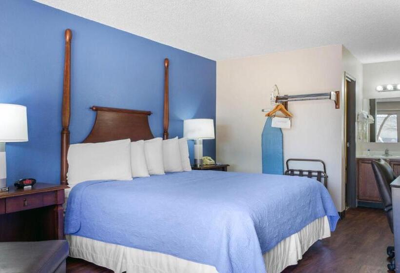 Standard Room King Bed Adapted for people with reduced mobility, Rodeway Inn Near Ft Huachuca