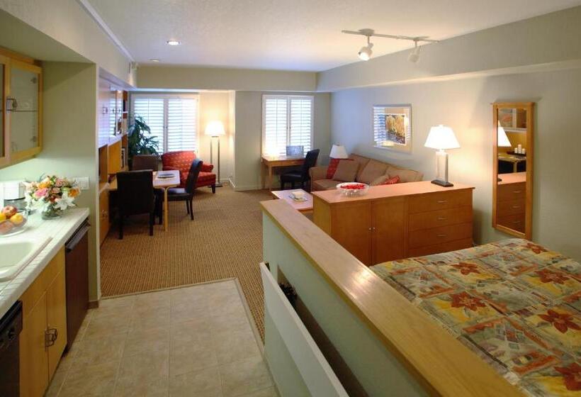 استودیوی لوکس, Squaw Valley Lodge