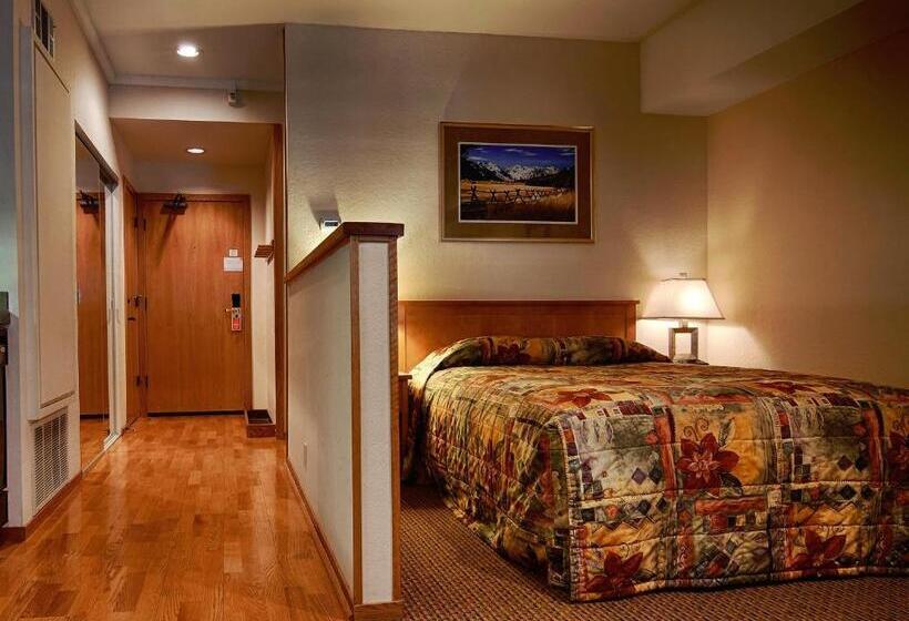 استودیوی لوکس, Squaw Valley Lodge