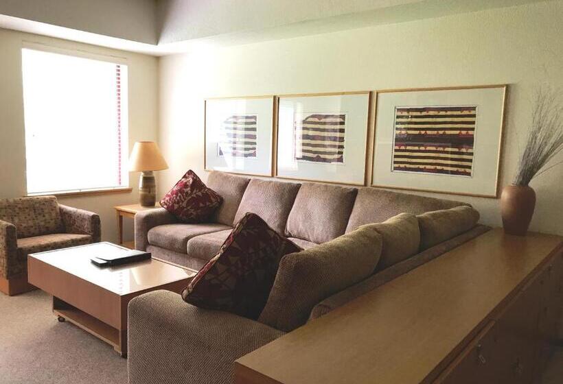 استودیوی لوکس, Squaw Valley Lodge